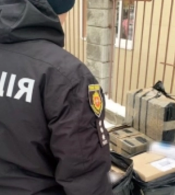На Рівненщині у жителя сусідньої області вилучили майже 4000 пачок контрафактних цигарок