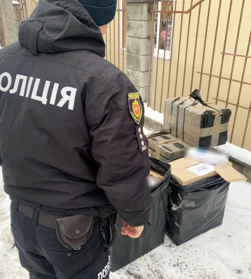 Чоловік на Рівненщині забирав посилку, а його зустріла поліція