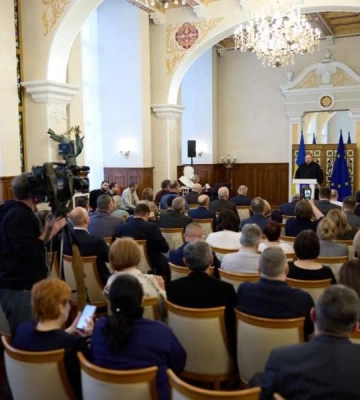 Стефанчук відзначив освітянок із Черкас