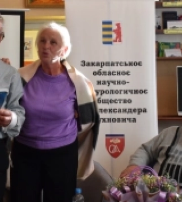 У Виноградівській бібліотеці відбувся вечір пам’яті поета-гумориста Михайла Чухрана