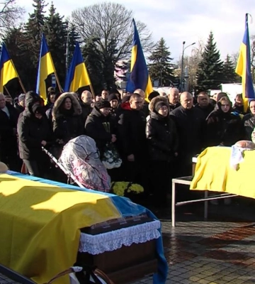 Місцеві добровольці, що воювали у найгарячіших точках: Рівне провело своїх Героїв (ВІДЕО)
