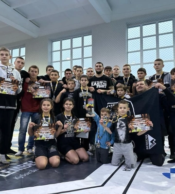 Мукачівська команда здобула «золото» на чемпіонаті області з ММА
