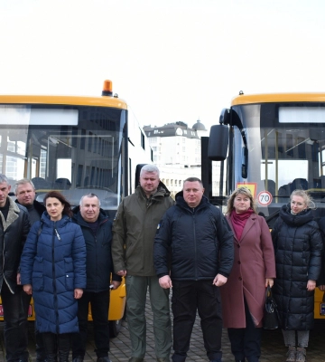 Ще три волинські громади отримали шкільні автобуси