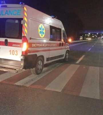 Автомобіль «швидкої» збив двох пішоходів біля Львова