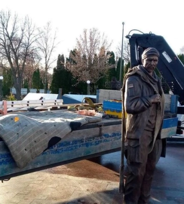 Окупанти вбили його після слів &quot;Слава Україні&quot;: у Ніжині встановили памʼятник Герою Олександру Мацієвському. Фото