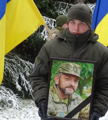 Воював на сході: на Волині поховали депутата селищної ради Василя Мазурика