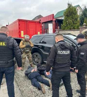 На Закарпатті правоохоронці викрили схему незаконного переправлення військовозобов&#039;язаних чоловіків