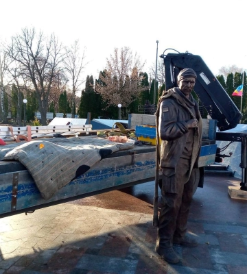 Окупанти вбили його після слів &quot;Слава Україні&quot;: у Ніжині встановили памʼятник Герою Олександру Мацієвському. Фото