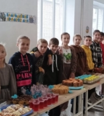 У селі на Волині школярі ярмаркували на підтримку ЗСУ