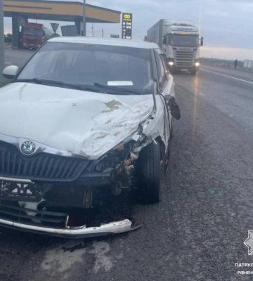 Днями на автодорозі М-06 Київ  — Чоп сталася ДТП за участю трьох автомобілів (Фото)
