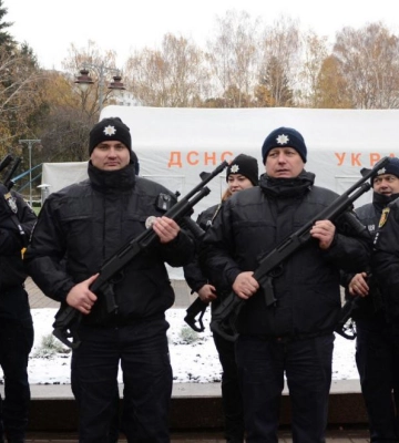 Поліцейські офіцери 10 громад Рівненщини отримали службові автомобілі