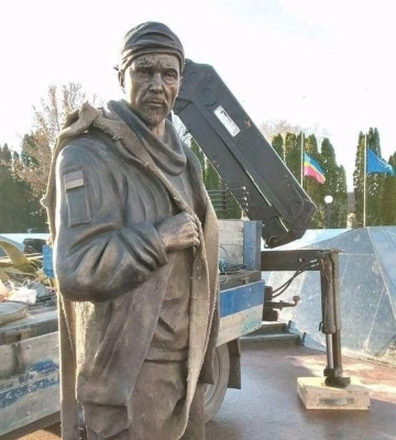 Окупанти вбили його після слів &quot;Слава Україні&quot;: у Ніжині встановили памʼятник Герою Олександру Мацієвському. Фото