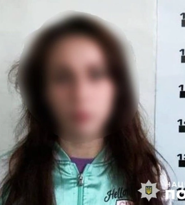 У Києві неадекватна жінка понівечила бейсбольною битою чотири авто (ФОТО)
