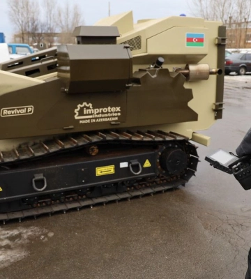 Полтавские пиротехники получили от Азербайджана спецмашину для разминирования – МВД