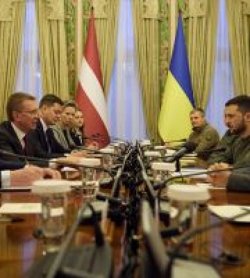 Президенти України та Латвії під час зустрічі в Києві обговорили стале постачання та виробництво снарядів, зброї для Сил оборони