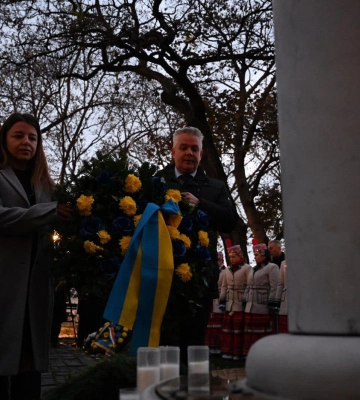 Українська громада в Угорщині та гості із Закарпаття вшанували в Будапешті дев’яності роковини Голодомору