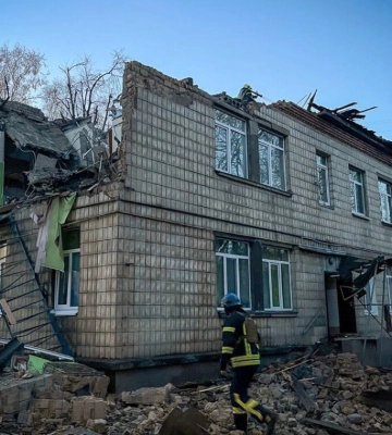 Киев. Последствия самой большой российской атаки &quot;шахедами&quot; – фото спасателей
