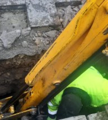 На центральній площі міста Виноградів поховання не виявлено 