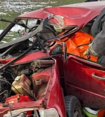 ДТП на Дніпропетровщині: водія затисло у понівеченому авто
