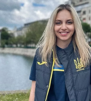 «Дідусь відвів на футзал, а мама думала, що я ходжу на теніс». Онука Віталія Кварцяного – про його тренерські конспекти та&amp;hellip;
