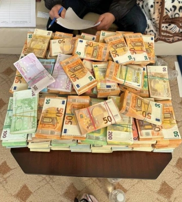 У рівненського депутата-лісника знайшли мішки з мільйонами доларів, елітні авто, зброю та коштовності (ФОТО)