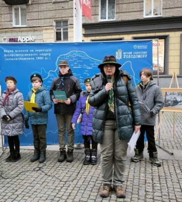 Мешканцям Дніпра показали, що їли українські селяни у часи Голодомору