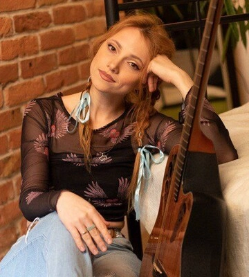 «Я повернусь». Акторка й учасниця Х-Фактору про війну, еміграцію та збори для ЗСУ