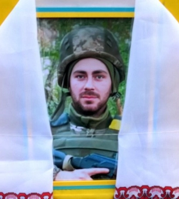 &quot;Не встиг пожити&quot;: у Глухові провели в останню путь 23-річного військовослужбовця Олександра Смика
