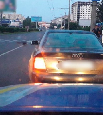 У центрі Луцька водій Audi їздив під наркотиками: у нього відібрали права та оштрафували