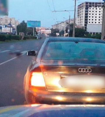 У центрі Луцька водій Audi їздив під наркотиками: у нього відібрали права та оштрафували