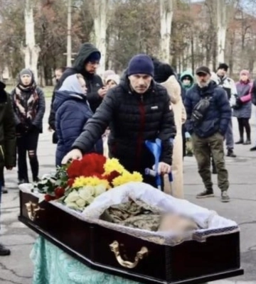 На Кіровоградщині українського захисника поховали одночасно з мамою