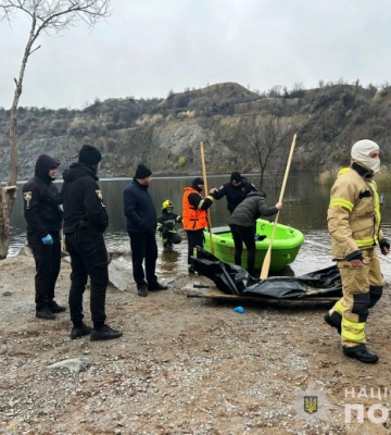 На дні кар'єру в Кривому Розі знайшли тіло дівчини (ФОТО)