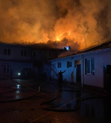 У Хмільнику на Вінниччині сталася масштабна пожежа на центральному ринку (ФОТО, ВІДЕО)