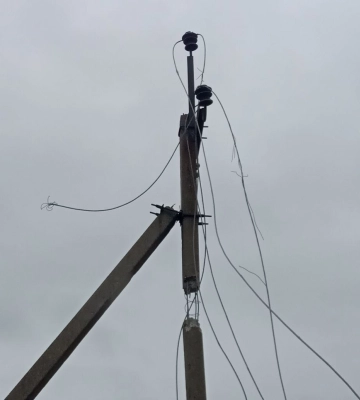 Лінії електропередач пошкоджені через обстріл у селі Баранівка на Харківщині