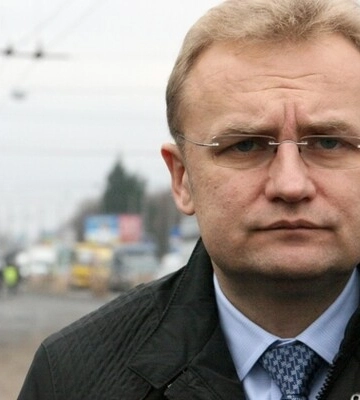 «Ціна занадто висока». Мер Львова Садовий звернувся польською мовою до поляків, які блокують кордон з Україною