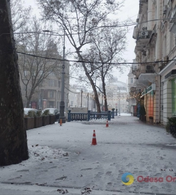 Одесу засипає снігом (фоторепортаж)