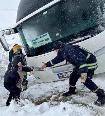 Одещина: рятувальники визволили зі снігової пастки більш як 120 авто