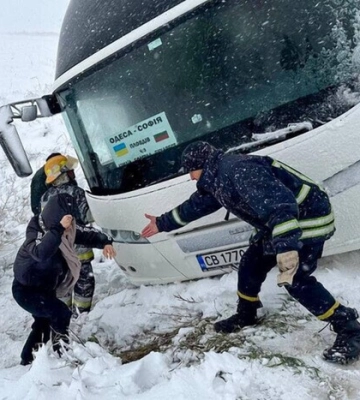 Одесская область: спасатели вызволили из снежной ловушки более 120 авто