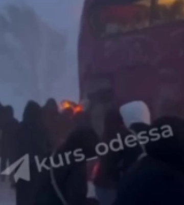 На Одещині евакуйовують водіїв та пасажирів автобусів, що застрягли у снігових заметах