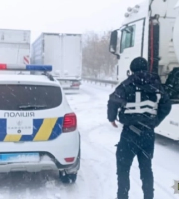 Перекрили рух вантажного транспорту по трасі Одеса - Кучурган
