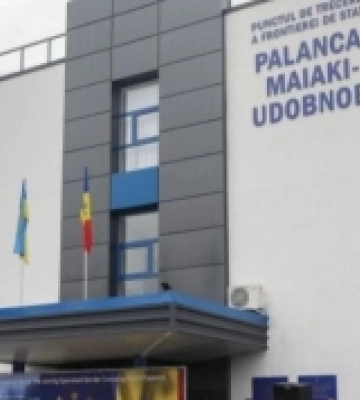На Одещині через негоду два пункти пропуску на кордоні з Молдовою перестали пропускати транспорт