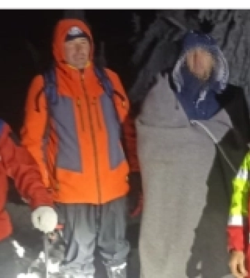 Мукачівські прикордонники відшукали у лісі замерзлого туриста