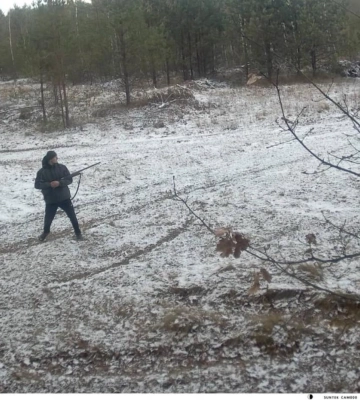 На Поліссі фотопастка зафіксувала браконьєра