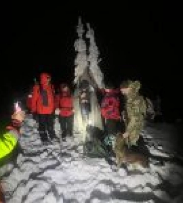 Ухилянт, який два дні блукав засніженими горами в кросівках, засмутився, бо його врятували українські прикордонники