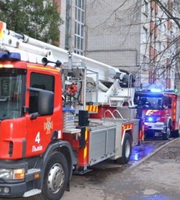 Чоловік і 6-річна дитина загинули під час пожежі у львівській багатоповерхівці