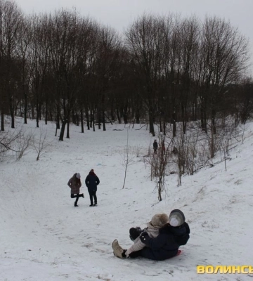 Чоловіка, який торгував самогоном у луцькому парку, оштрафували на 6,8 тис. грн