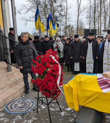 Сім’янин, воїн, підприємець: на Волині попрощалися із загиблим Героєм Андрієм Відніком