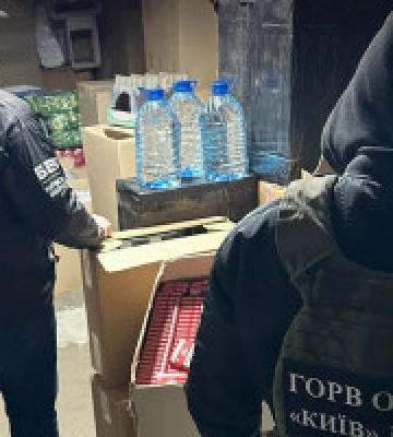 На Київщині правоохоронці вилучили контрафактні сигарети та алкоголь вартістю близько 3 млн гривен 