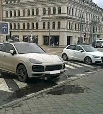 У Дніпрі за минулий тиждень накладено понад 3 000 штрафів за порушення правил паркування