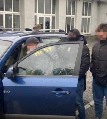 Намагався дати хабар командувачу ОСУВ &quot;Одеса&quot;: затриманому чоловікові повідомили про підозру